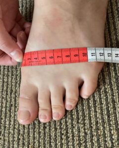 Measuring Feet Width With Tape