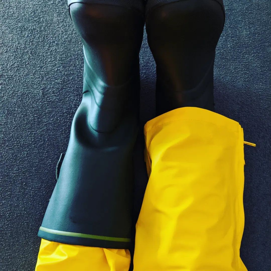 What Should You Avoid When Wearing Rubber Boots To Avoid Electrical Shocks