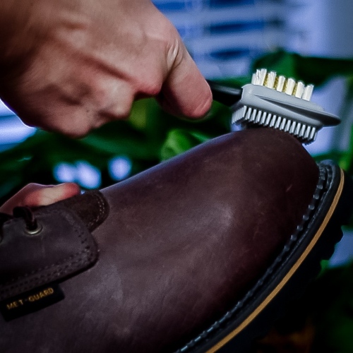 how-to-remove-odor-from-leather-boots