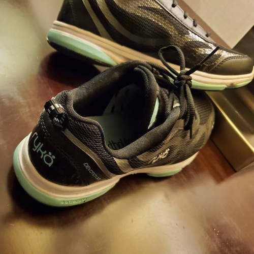 5 Best Shoes for Tarsal Tunnel (Reviews & Recommendations)